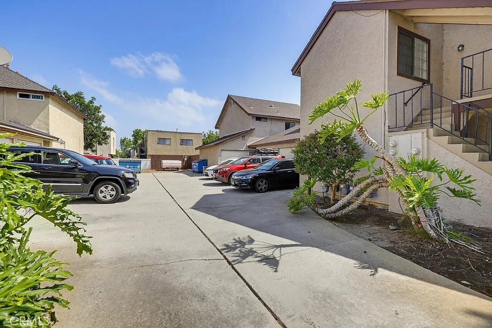 Building Photo - 4881 Vista Dr #3