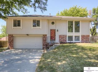 8828 N 83rd St, Omaha, NE 68122