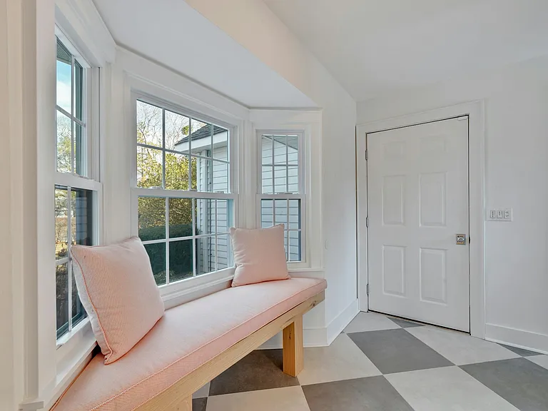 110 Sleepy Hollow Ln — Photo 12
