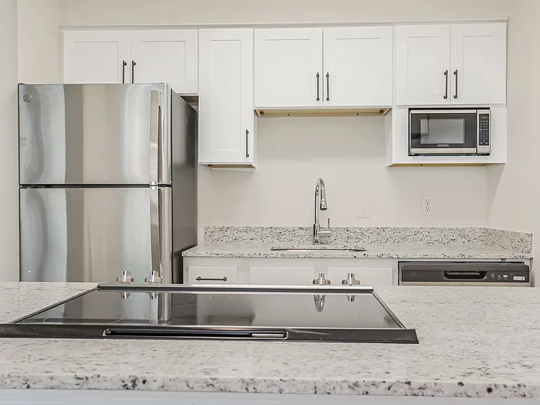The Warwick - Utilities Included — Photo 3