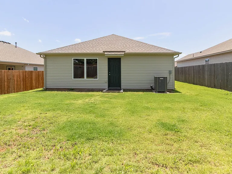 2024 Carrol St — Photo 3