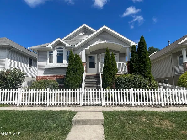 705 Holliday Hills Dr, Hollidaysburg, PA 16648