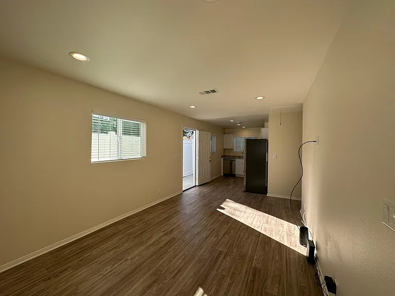 2307 Lupin St — Photo 3
