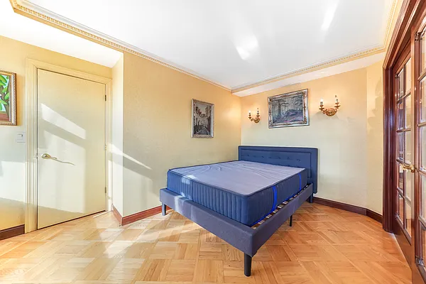 Sold by Daniel Saat, LREB | media 38