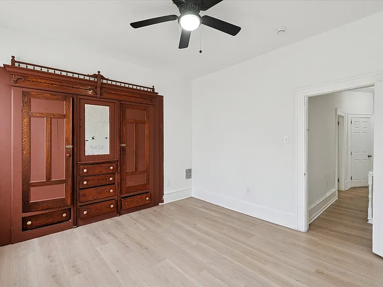 2054 W Glenwood Ave — Photo 19