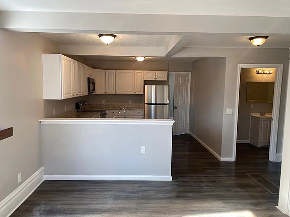 4th image of 39 Eldon Ave #1