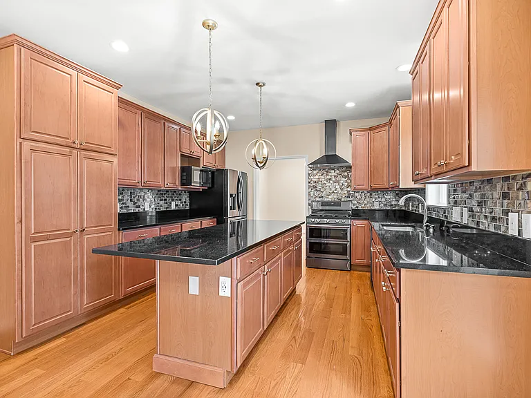 18 Grant Rd — Photo 3