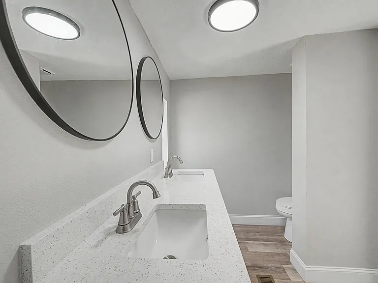 512 W Bach Dr — Photo 19
