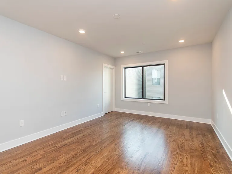 814 N Uber St — Photo 6