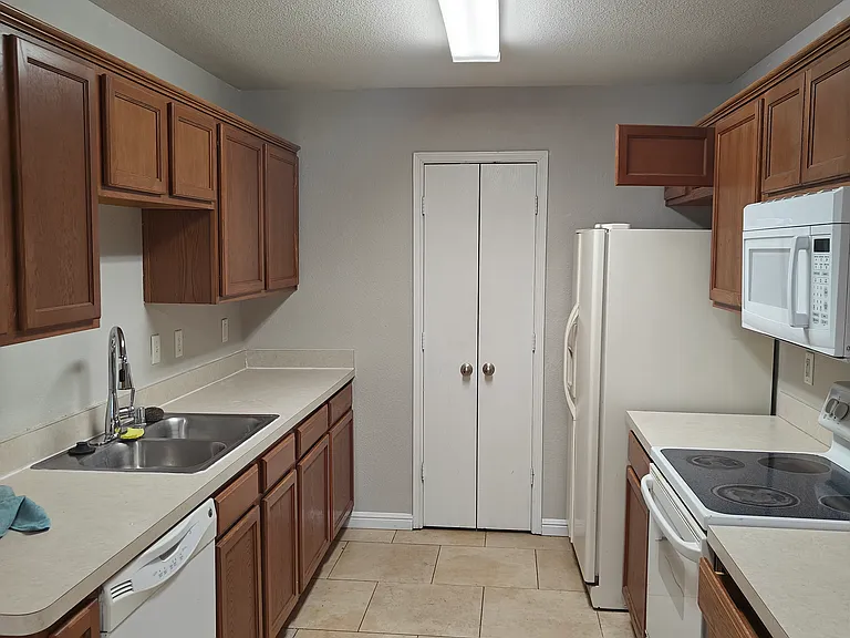 2305 Aldergate Dr — Photo 7