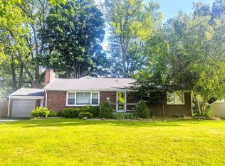 8395 Vernon Cir, Williamsville, NY 14221