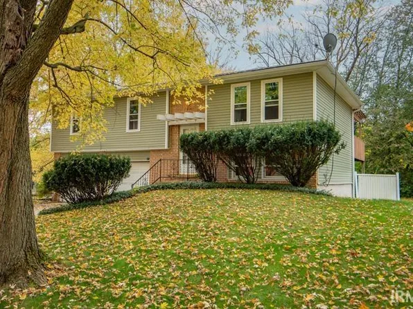 403 Shoemaker Dr, Middlebury, IN 46540