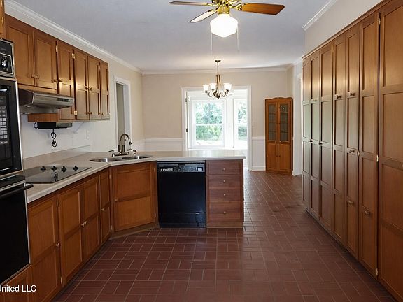 5th image of 425 Briarwood Cv