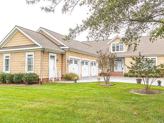 3rd image of 3296 Grandview Dr