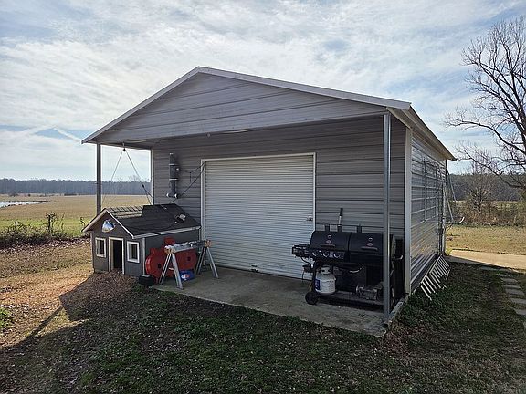 4th image of 664 Martin Ln