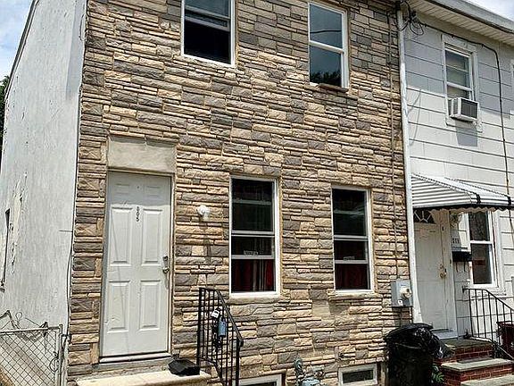 2nd image of 805 Anchorage St