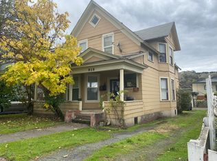 918 SE Pine St, Roseburg, OR 97470