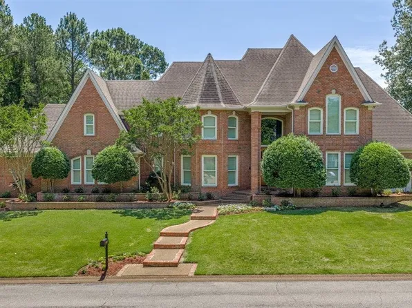 8811 Classic Dr, Memphis, TN 38125