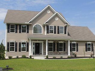 6 Rolling Meadow Rd, Lebanon, PA 17046