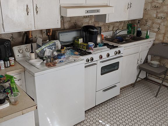 4th image of 3338 Marcus Dr