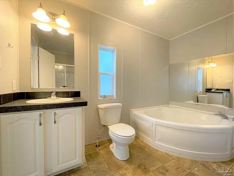 814 N East St — Photo 10