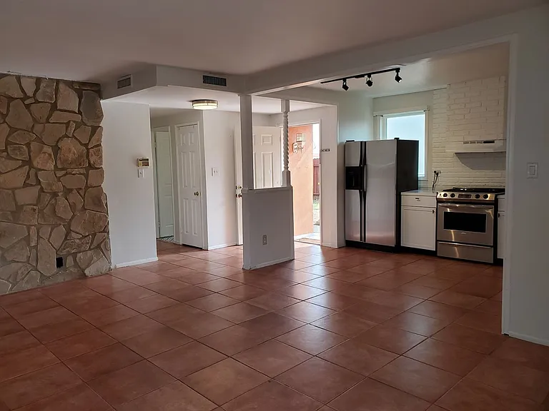 8409 Topanga Canyon Blvd — Photo 28