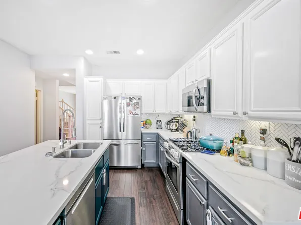 26828 Willow Creek Ln Unit 23, Santa Clarita, CA 91355