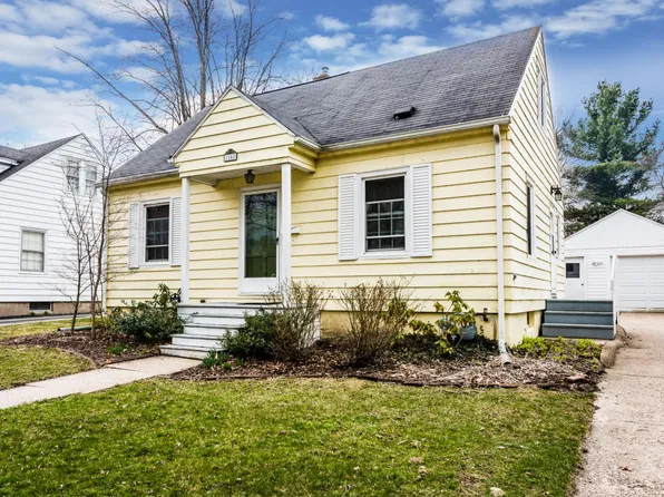 1102 Kingsley Ave, Saint Joseph, MI 49085
