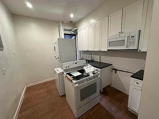 2nd image of 322 E 85th St APT 2B