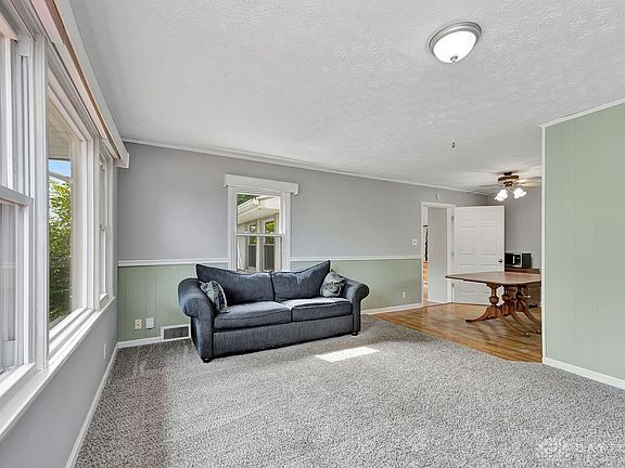 3rd image of 3631 Roselawn Dr