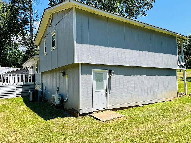 147 N Lake Dr — Photo 44