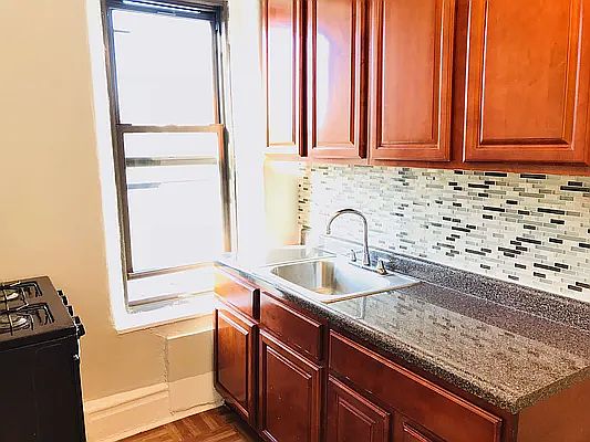 5th image of 1004 Union St #1E