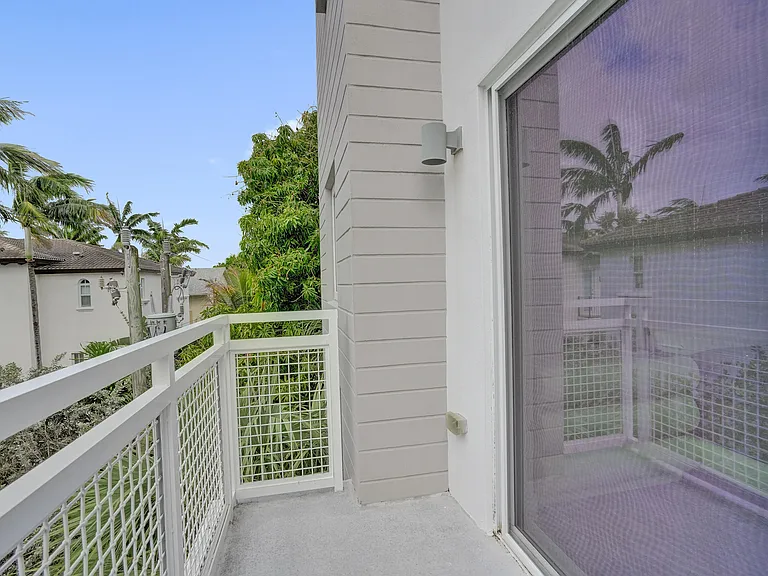 1347 N Ocean Blvd — Photo 37