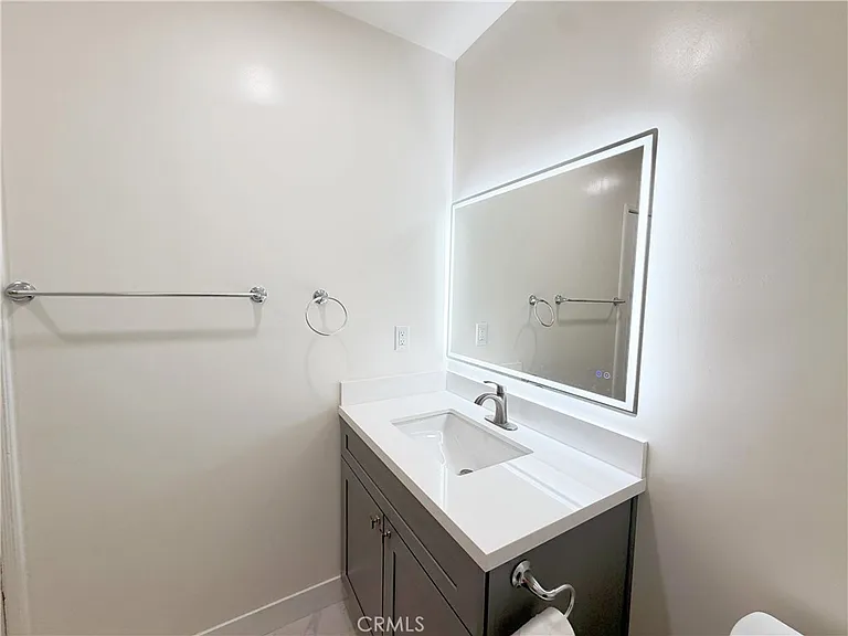 320 E Marshall St #A — Photo 22