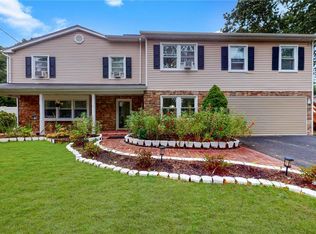 5 Pennaquid Rd, Coram, NY 11727