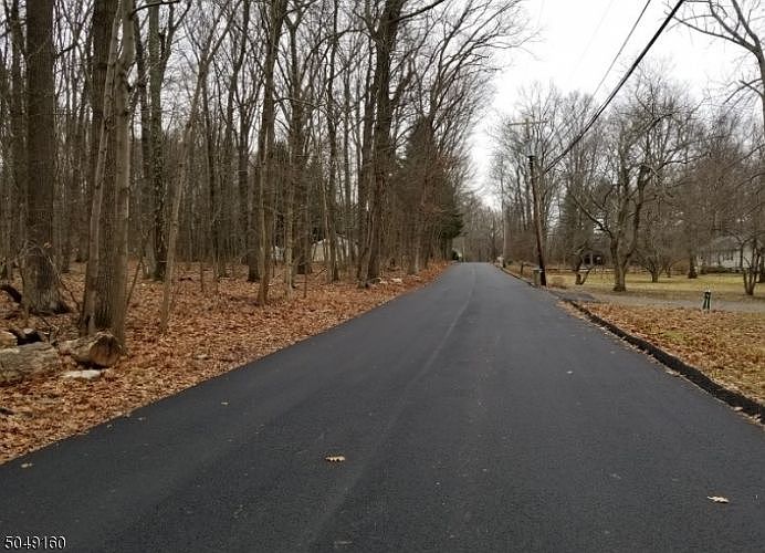 2nd image of 652 Valley Rd