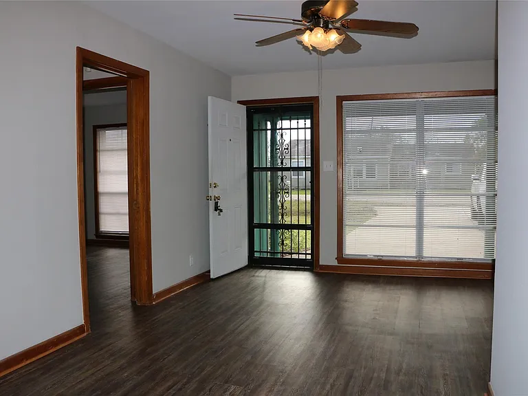 710 W 7th St — Photo 18