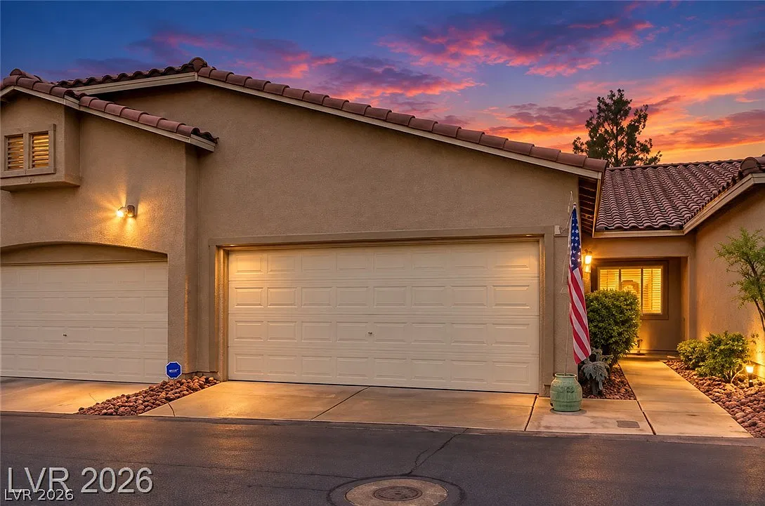 2 bed, 2.0 bath, 1060 sqft, $2,000 — Photo 1
