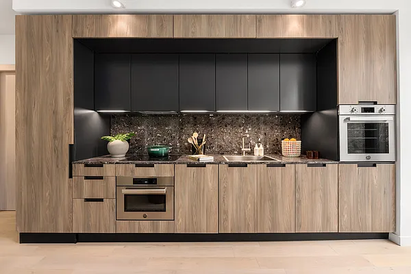 Sold by SERHANT. | media 4