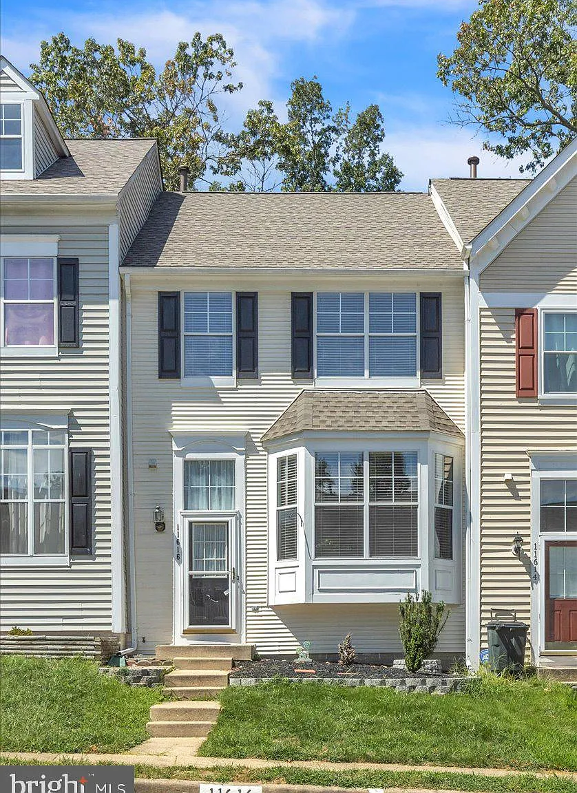 3 bed, 2.5 bath, 1676 sqft, $2,600 — Photo 1