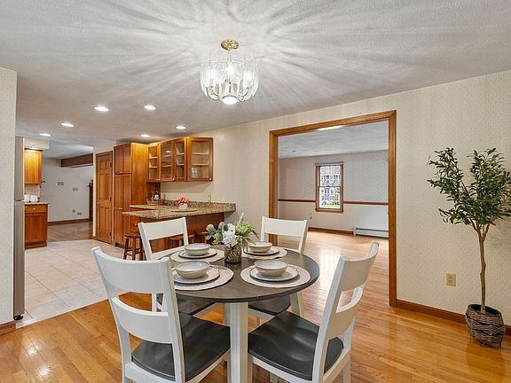 4th image of 4 Apple Tree Ln