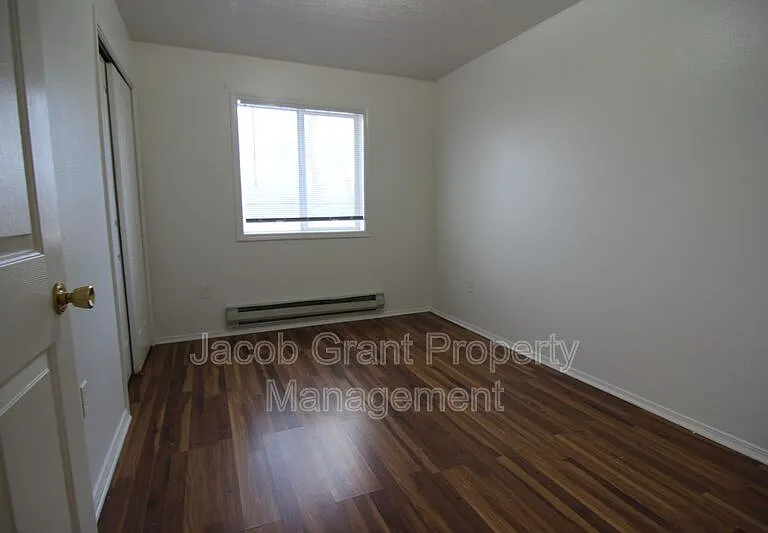 385 Golden St #2 — Photo 4
