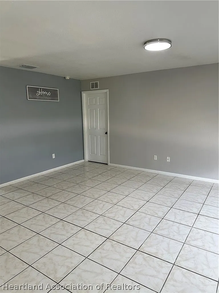 3 bed, 2.0 bath, 1250 sqft, $1,900 — Photo 4