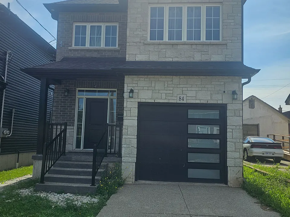 84 Beland Ave N #UPPER