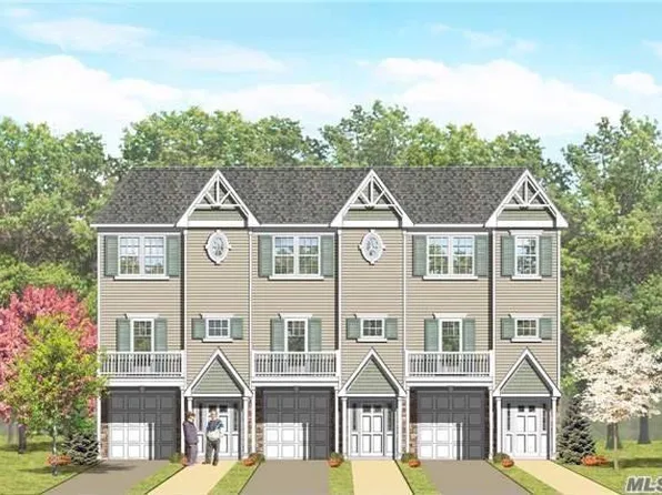 13 Hearthstone Ct, Farmingdale, NY 11735