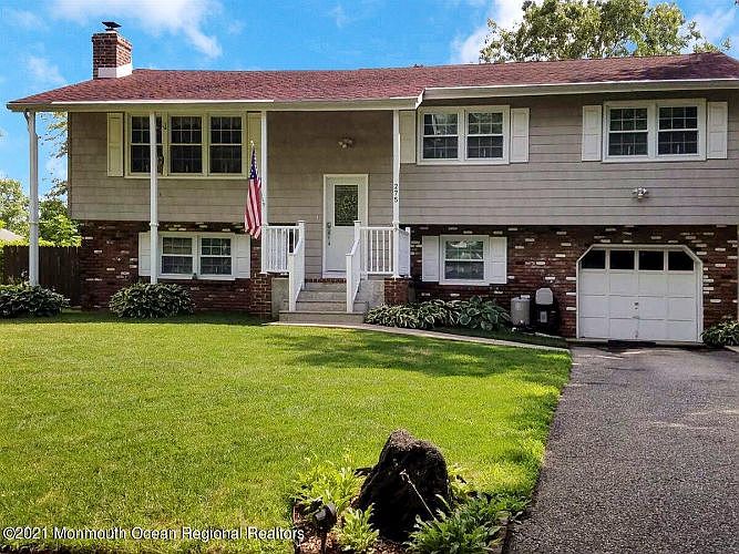 1st image of 275 Lynne Ln W