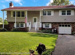 275 Lynne Ln W, Toms River, NJ 08755