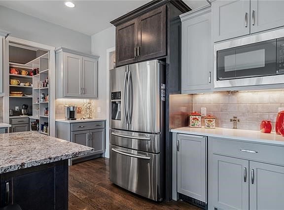 5th image of 4105 NE Edmonson Cir