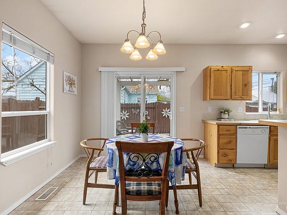 5th image of 1005 N Harding St