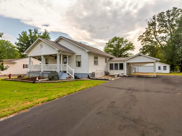 1611 S Division St, Carterville, IL 62918